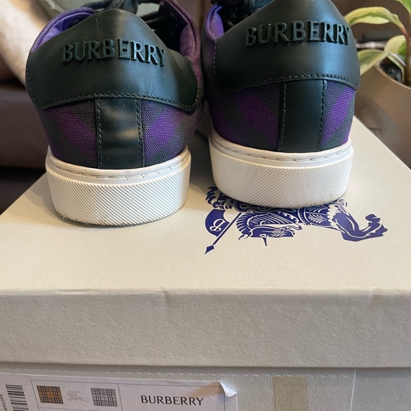 Burberry Royal IP CHK sneaker36.5Gently worn.Comes with original dust bag& box. - Picture 3 of 5